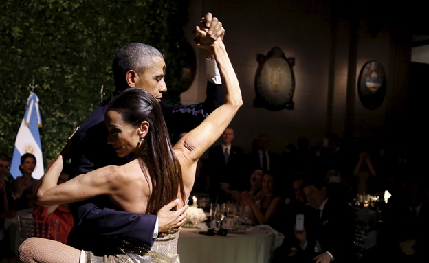 צפו: אובמה רוקד טנגו (צילום: רויטרס)