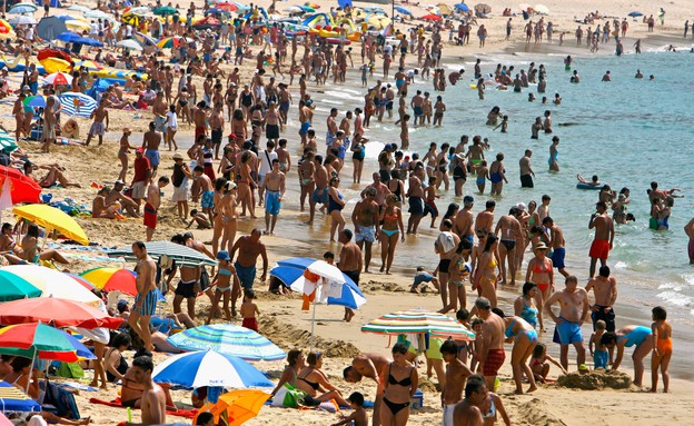 חוף לאגוס, פורטוגל (צילום: Jeff J Mitchell, GettyImages IL)