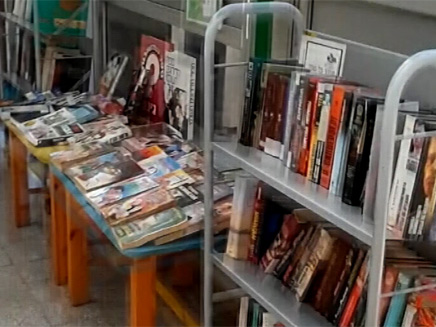 הרכישה שמסעירה את שוק הספרים (צילום: חדשות 2)