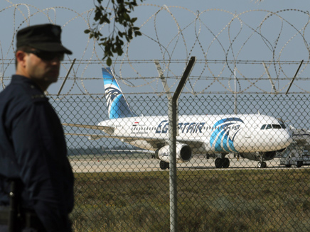 המטוס המצרי שנחטף (צילום: רויטרס)