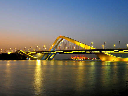 המבנים של חדיד, גשר שייח זייד, אבו דאבי (צילום: מתוך הפליקר של Mohannad Khatib, באדיבות ויקיפדיה)