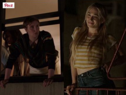 בנות עונה 5 פרק 7 - האנה וג'סה בחלון (צילום: HBO)