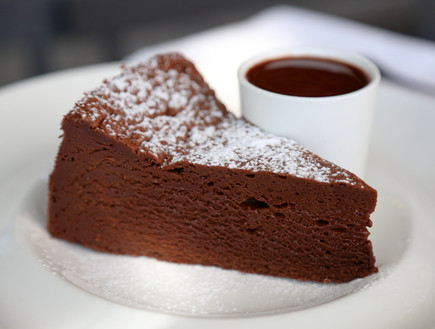 בראסרי 2. עוגת שוקולד. (צילום: עידית בן עוליאל)