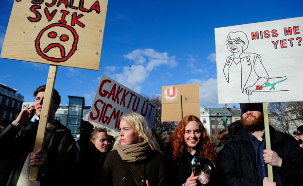 מחאה באיסלנד (צילום: רויטרס)