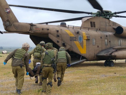 פינוי פצועים ברמת הגולן (צילום: דובר צה