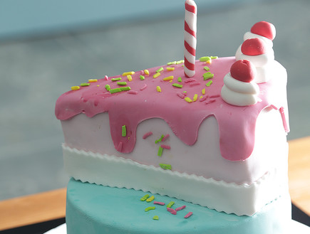 עוגת יום הולדת עם הפתעת סוכריות (צילום: דניאל בר און, בייק אוף ישראל)