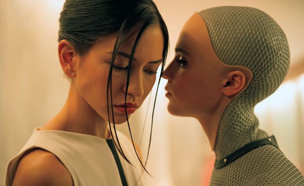נמשכים מינית לרובוטים (צילום: אולפני יוניברסל\ מתוך הסרט "אקס מכינה")