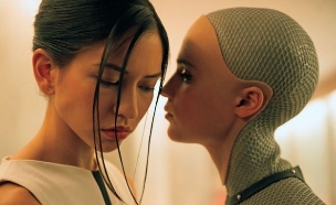נמשכים מינית לרובוטים (צילום: אולפני יוניברסל\ מתוך הסרט "אקס מכינה")