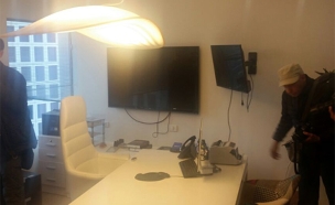 משרדה של ענבל אור במכירה פומבית (צילום: חדשות 2)