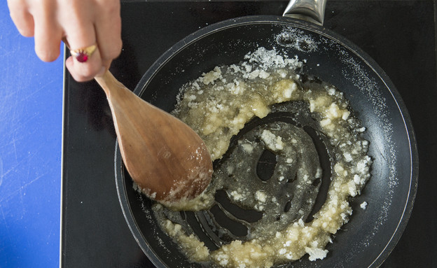 מצה בריי מושחתת - יצירת קרמל (צילום: דרור עינב, mako אוכל)