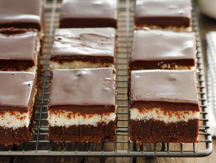 בראוניז שוקולד קוקוס (צילום: נטלי לוין, עוגיו.נט)