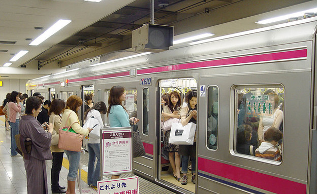 קרון לנשים בלבד ביפן (צילום: ויקיפדיה)