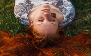 אישה נרגעת (צילום: Shutterstock)