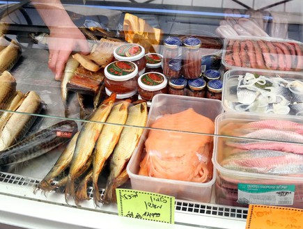 שוק רמלה מעדניית האחים דג מלוח (צילום: ג'רמי יפה,  יחסי ציבור )