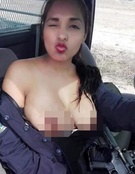 שוטרת מקסיקנית הצטלמה טופלס (צילום: פייסבוק\Nidia Garcia)