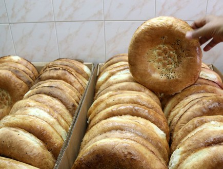 שוק רמלה לחם בוכרי (צילום: ג'רמי יפה,  יחסי ציבור )