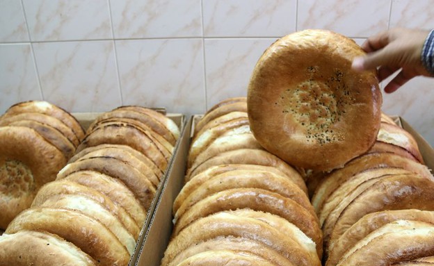 שוק רמלה לחם בוכרי (צילום: ג'רמי יפה,  יחסי ציבור )