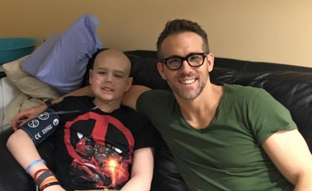 ריאן ריינולדס עם נער חולה סרטן (צילום: KateRiep_Godbye)