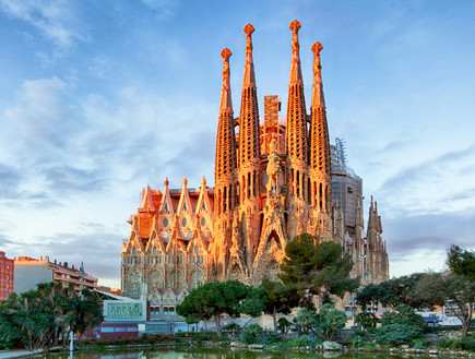 בניינים שחייבים לראות, סגרדה פמילייה ברצלונה (צילום: Shutterstock)