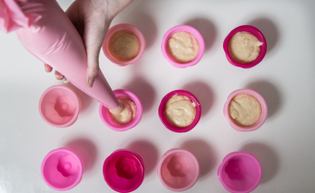 קאפקייקס בנופי - מזלפים את הבצק