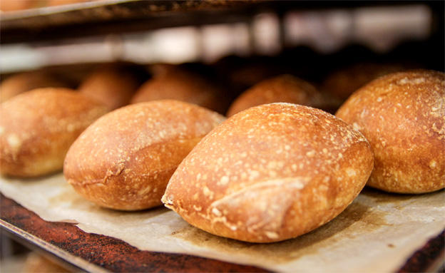 לחם בזול - בקרוב גם לחולי צליאק? (צילום: חדשות 2)