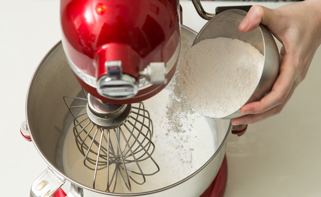 מערבלים את כל מרכיבי הקרם מערבלים את כל מרכיבי הקרם