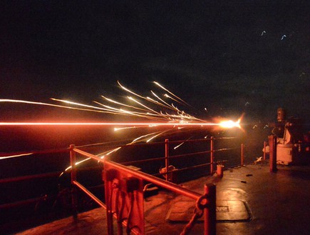 חיל הים האמריקאי בחושך (צילום: US Navy/Mass Communication Specialist 3rd Class Chelsea Mandello)