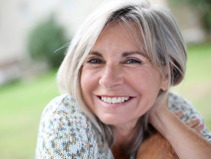 אישה מבוגרת (צילום: ESB Professional, Shutterstock)
