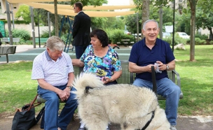 צפו: כשרה"מ יצא לטיול עם הכלבה