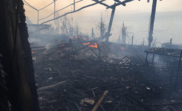 שריפה סמוך לטבריה (צילום: דוברות כבאות והצלה מחוז צפון)