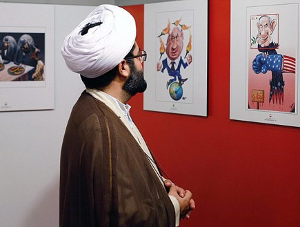 תערוכת קריקטורות על השואה באיראן (צילום: AFP/GettyImages)
