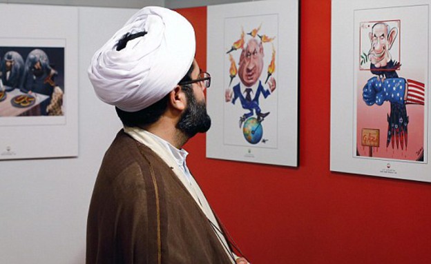 תערוכת קריקטורות על השואה באיראן (צילום: AFP/GettyImages)