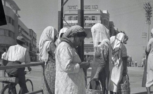 שוק מחפשי העבודה (צילום: יעקב רוזנר, באדיבות האנציקלופדיה העירונית www.tlv100)