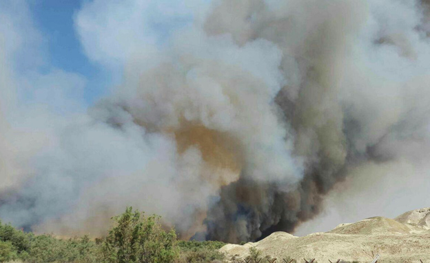עדיין אין שליטה על האש (צילום: דוברות כברות מחוז יו"ש)