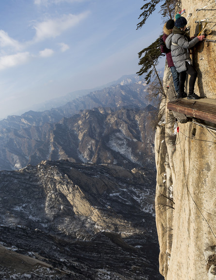 מסלול מסוכן על הר הואה בסין (צילום: Jose L Vilchez, Shutterstock)