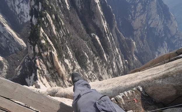 מסלול מסוכן על הר הואה בסין (צילום: Nicholas Billington, Shutterstock)