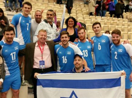 נבחרת ישראל חוגגת. עלתה לסיבוב השני במוק' (צילום: איגוד הכדורעף) (צילום: ספורט 5)