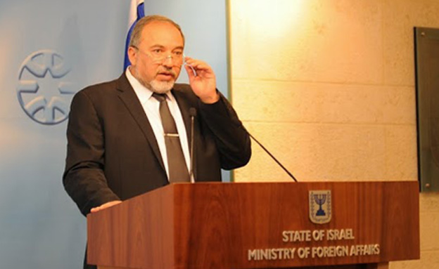 ליברמן כשר החוץ (צילום: אלרם מנדל - משרד החוץ)