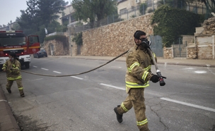 השריפה בירושלים, אתמול (צילום: יונתן סינדל, פלאש 90)