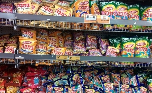 מדף מוצרים בסופרמרקט (צילום: עדי דברת-מזריץ, TheMarker)