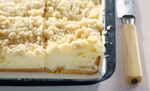 עוגת גבינה אפויה עם שטרויזל (צילום: דן פרץ, ארקוסטיל)