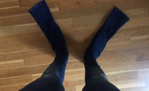 מכנסי הג'ינס הממש ארוכים (צילום: מתוך הטוויטר של @GeorgeRiggall)