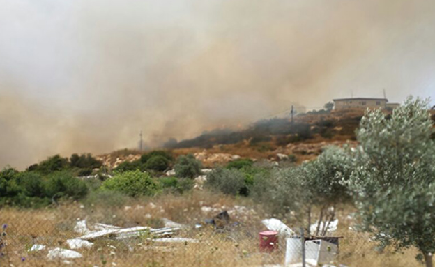 השריפה סמוך לקרני שומרון, היום (צילום: דוברות כב"ה מחוז יו"ש)
