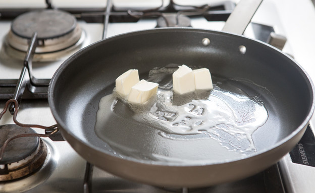 פנקייק משפחתי - ממיסים את החמאה