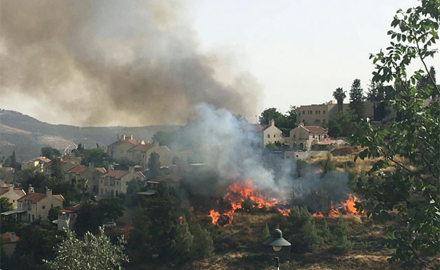 שריפה במבשרת ציון, היום (צילום: שירותי כיבוי והצלה ירושלים)