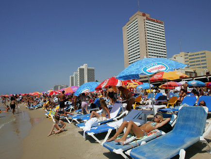 חוף ים בתל אביב באוגוסט (צילום: משה שי לפלאש 90)