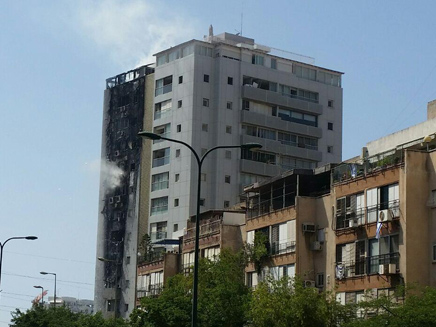הבניין השרוף (צילום: עזרי עמרם, חדשות 2)