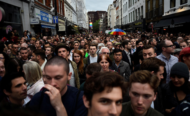 אלפים בלונדון (צילום: רויטרס)