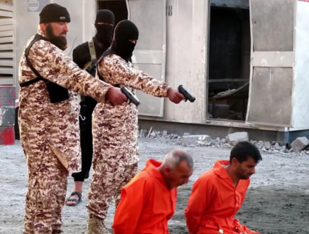 הוציא להורג את אחיו (צילום: מתוך הסרטון של דאע