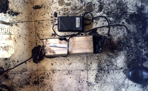 סוללת האופניים שנמצאה בדירה (צילום: דוברות כבאות והצלה)